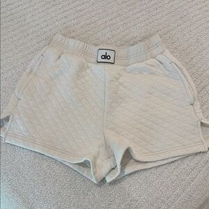 ALO Yoga Women's Quilted Cream Shorts